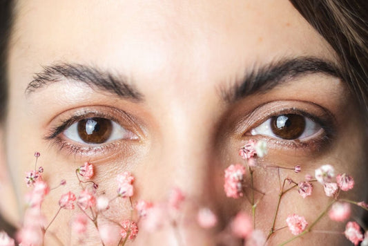 Getting to know eyebrow tinting: how long does eyebrow tinting last? - SerenityHue